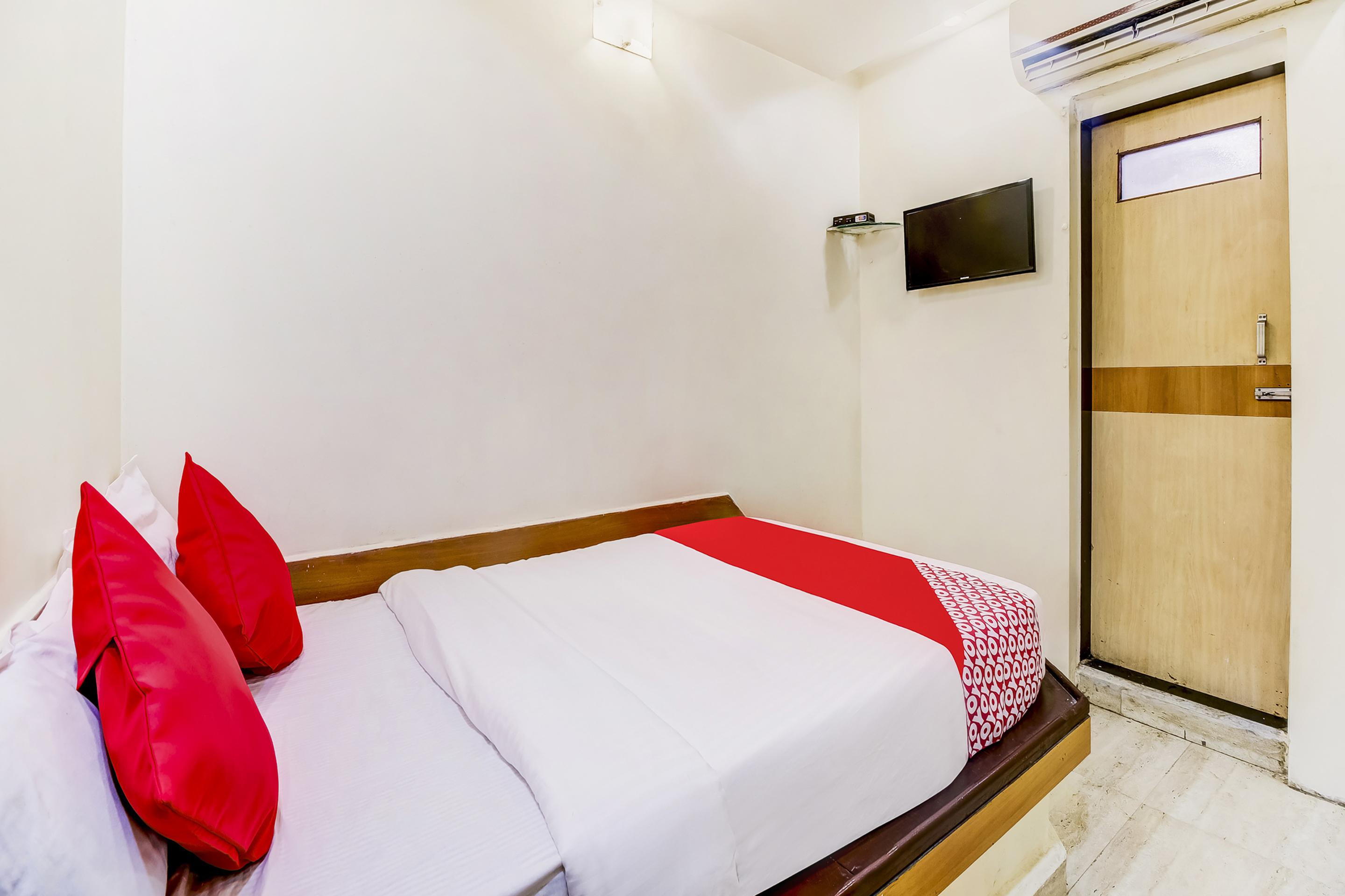 Super Oyo Hotel Dreamland Mumbai Exterior photo