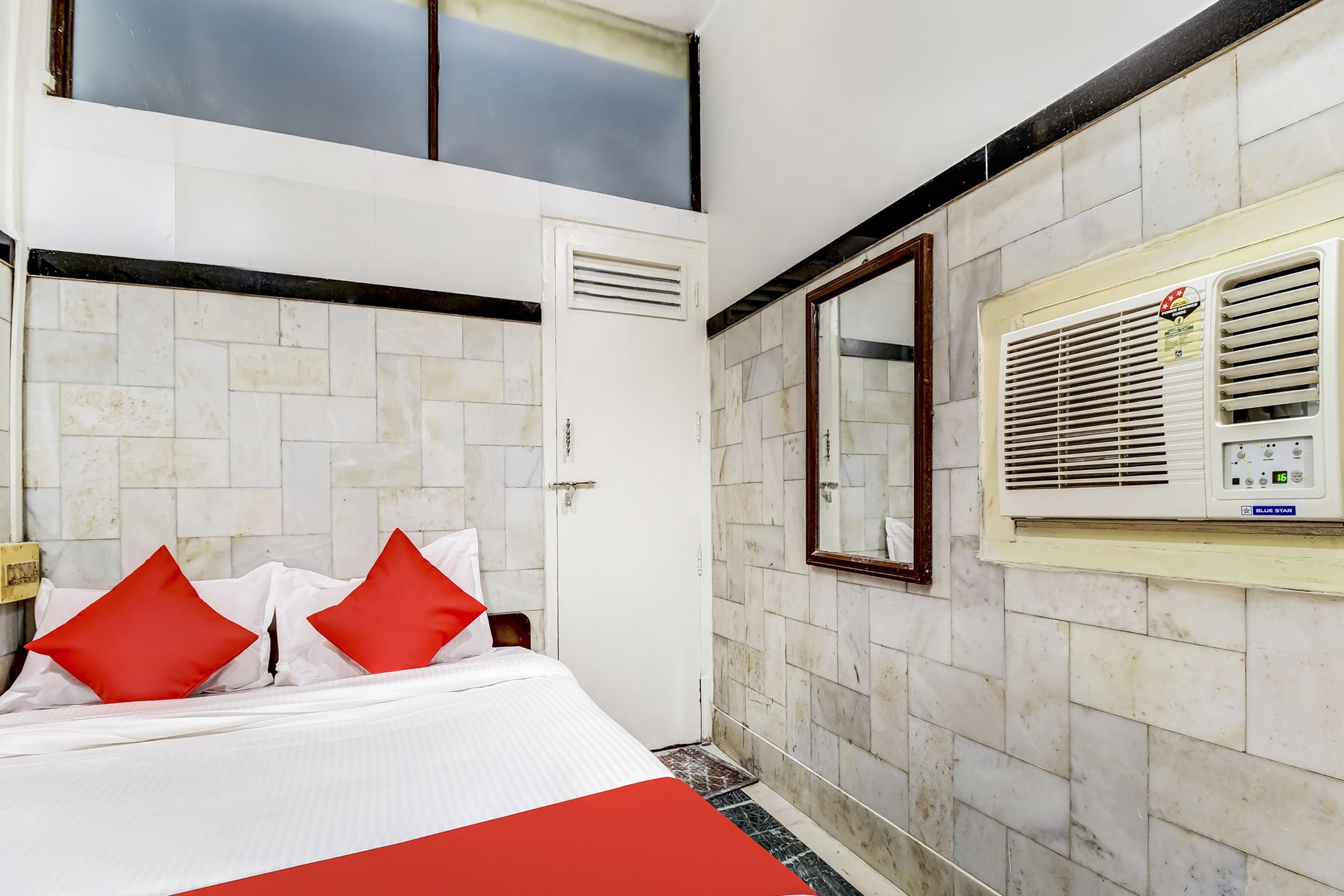 Super Oyo Hotel Dreamland Mumbai Exterior photo