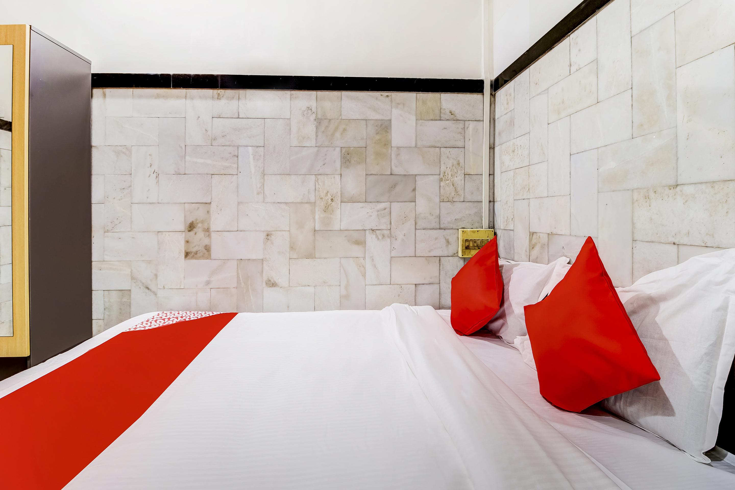 Super Oyo Hotel Dreamland Mumbai Exterior photo