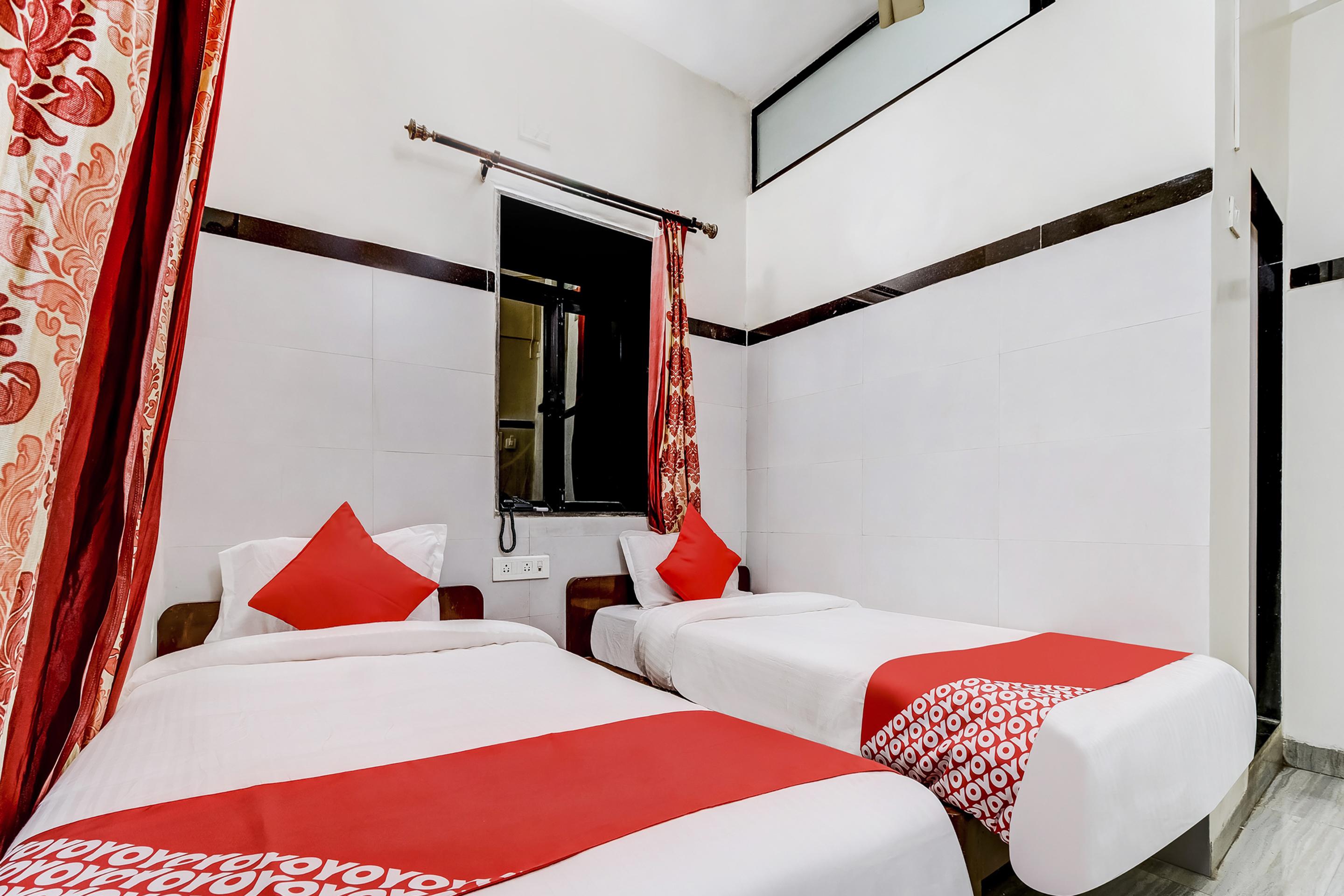 Super Oyo Hotel Dreamland Mumbai Exterior photo