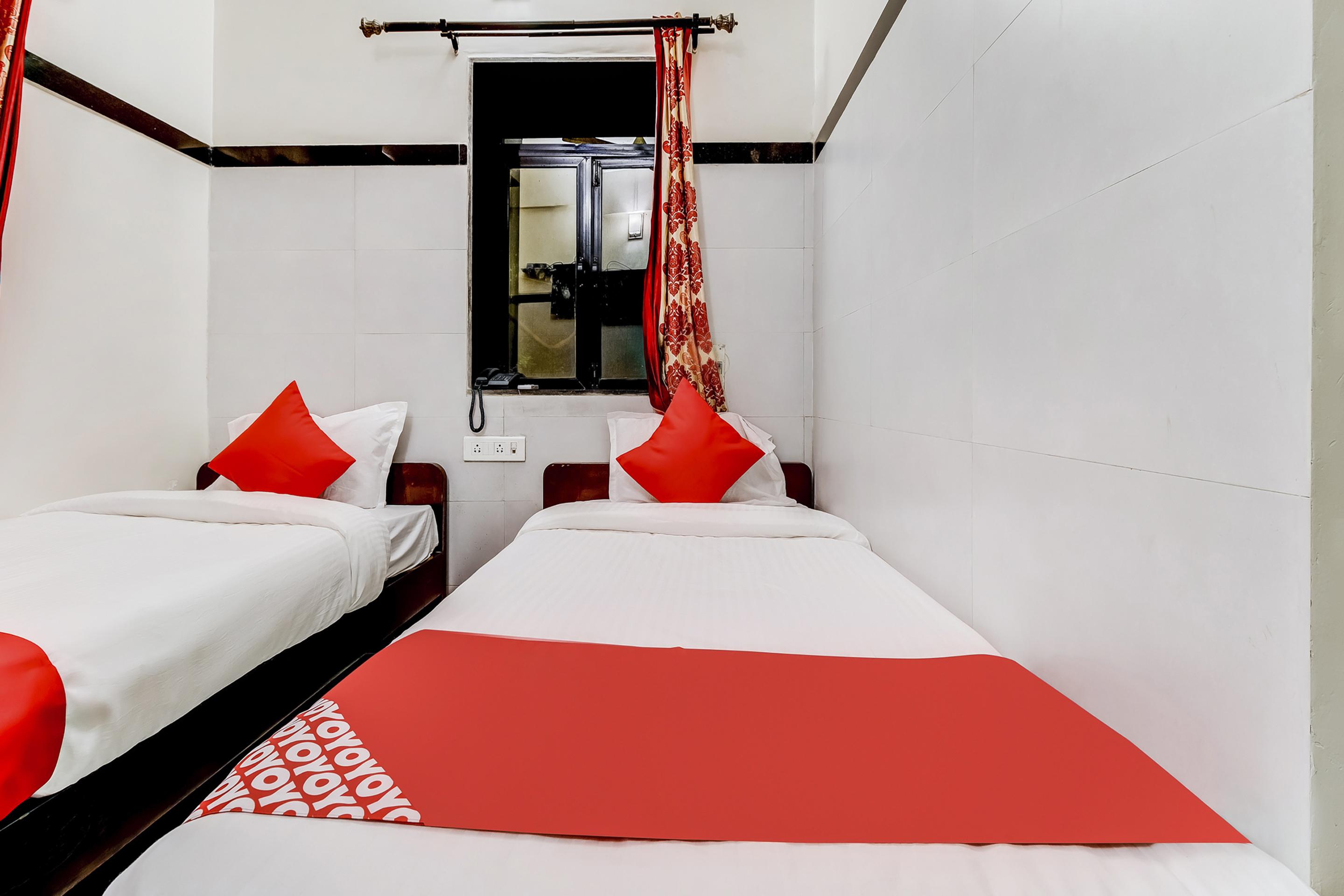 Super Oyo Hotel Dreamland Mumbai Exterior photo