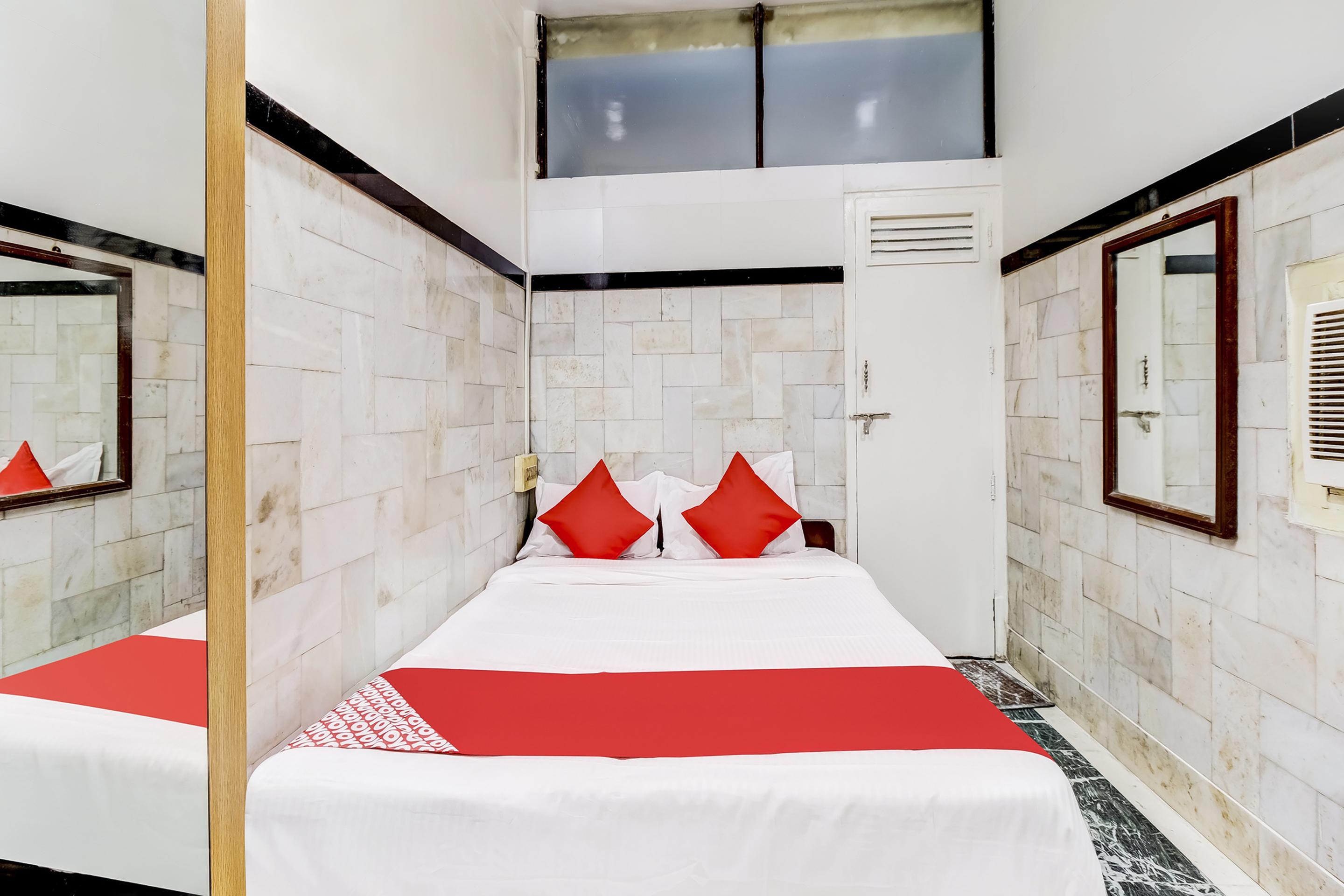 Super Oyo Hotel Dreamland Mumbai Exterior photo