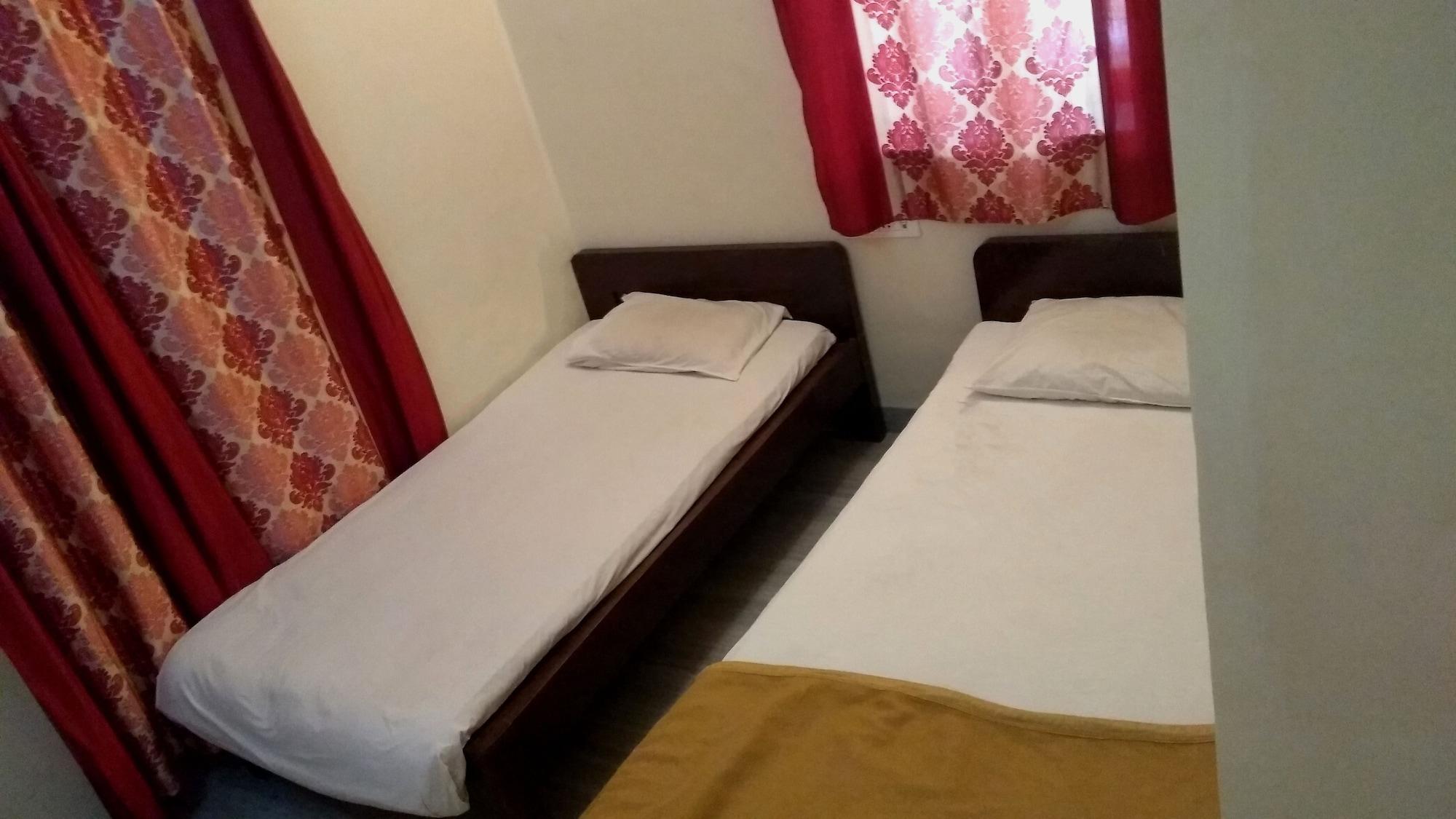 Super Oyo Hotel Dreamland Mumbai Exterior photo