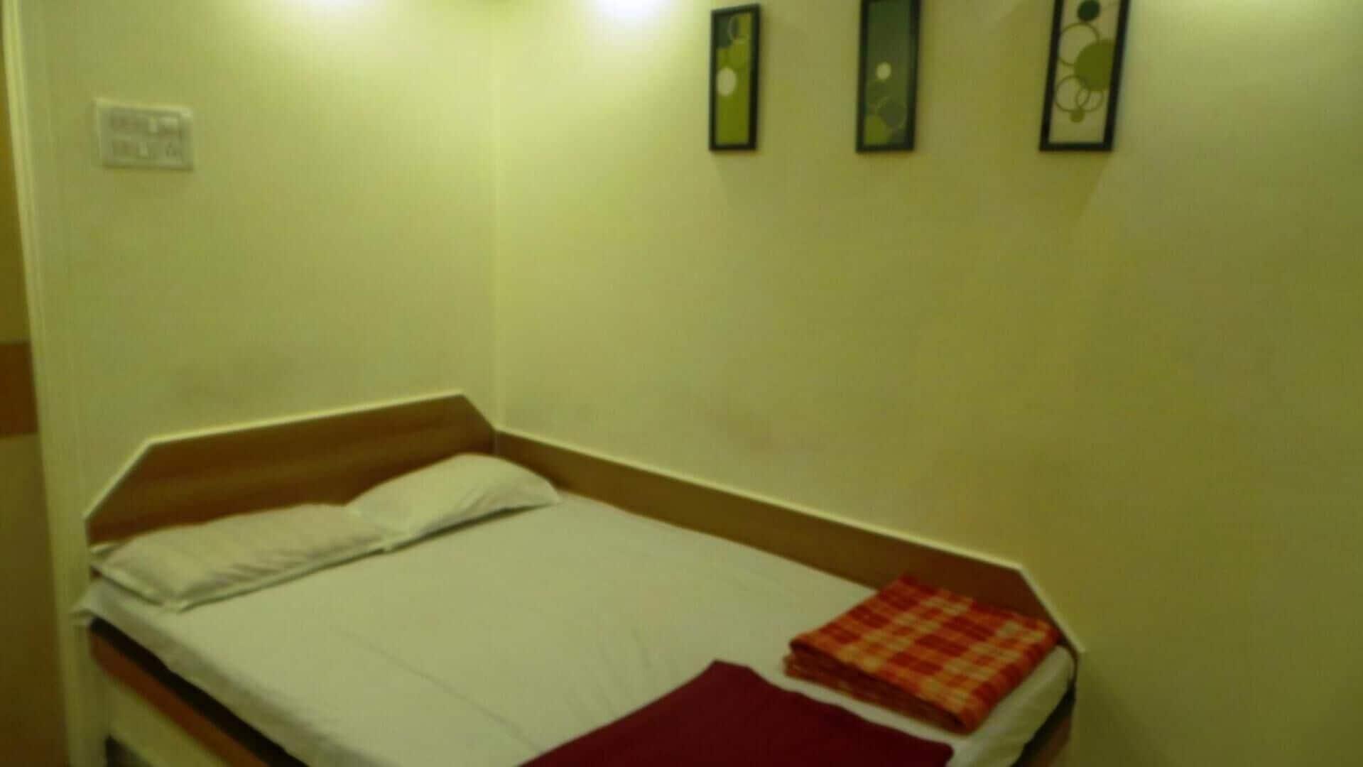 Super Oyo Hotel Dreamland Mumbai Exterior photo