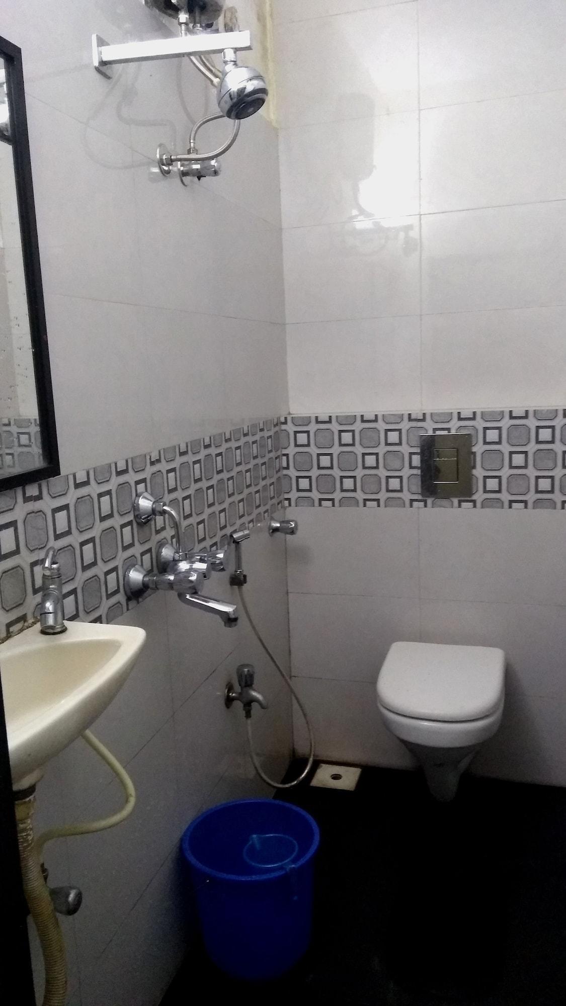 Super Oyo Hotel Dreamland Mumbai Exterior photo