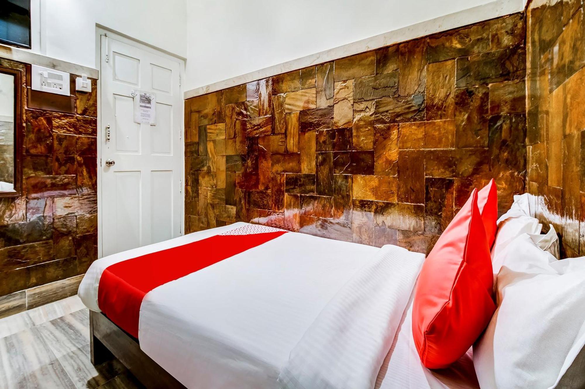 Super Oyo Hotel Dreamland Mumbai Exterior photo