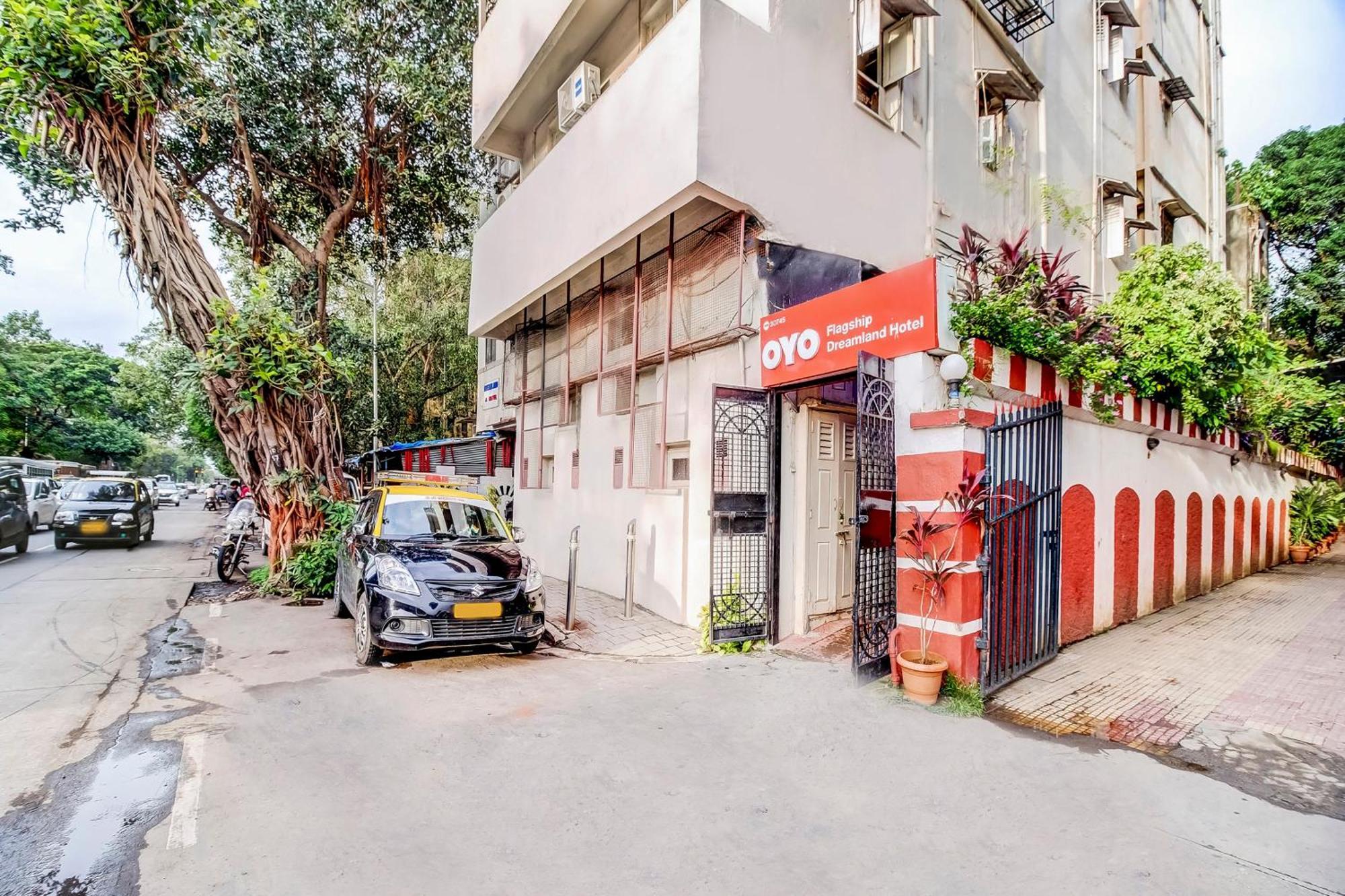 Super Oyo Hotel Dreamland Mumbai Exterior photo