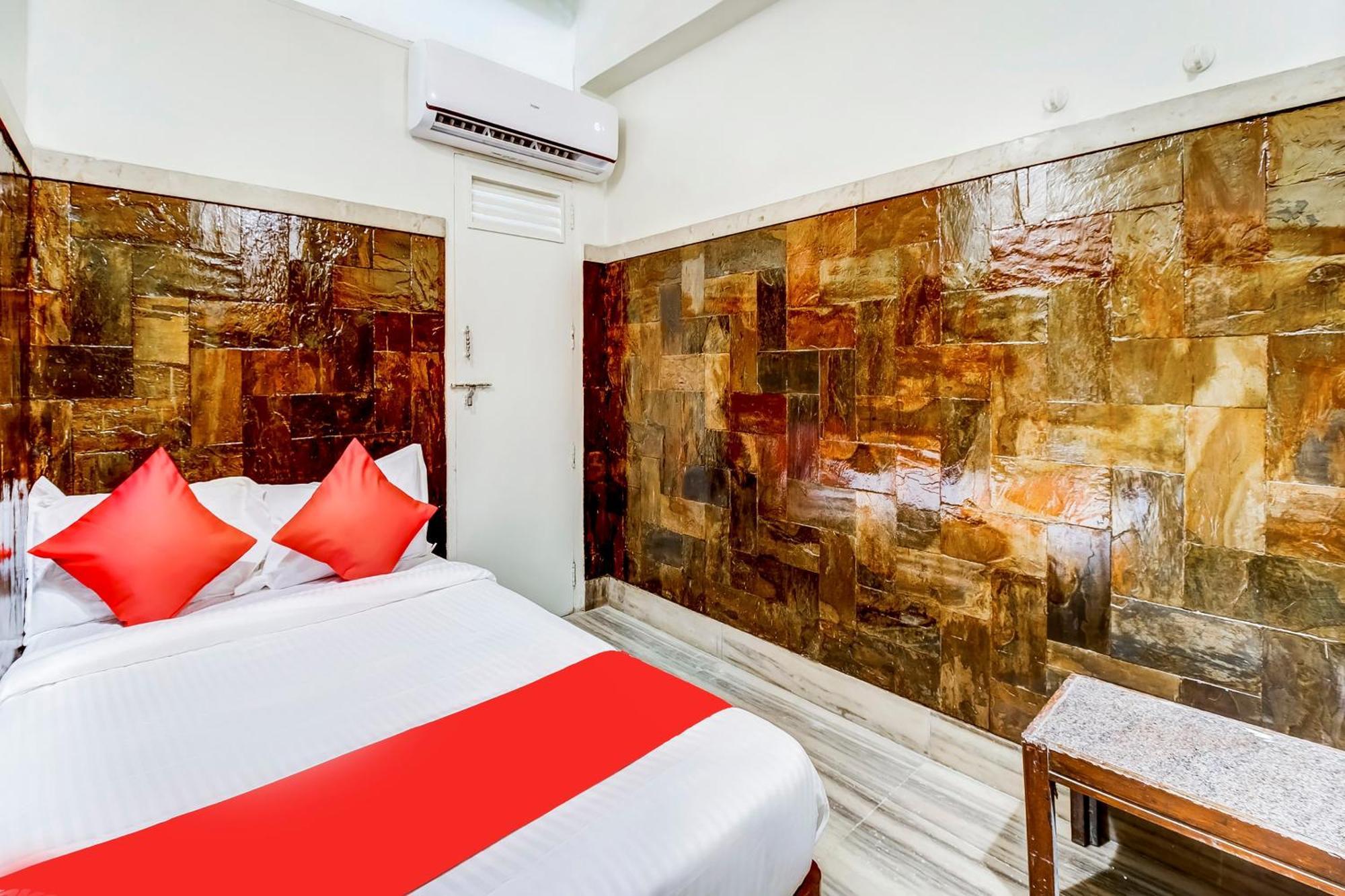 Super Oyo Hotel Dreamland Mumbai Exterior photo