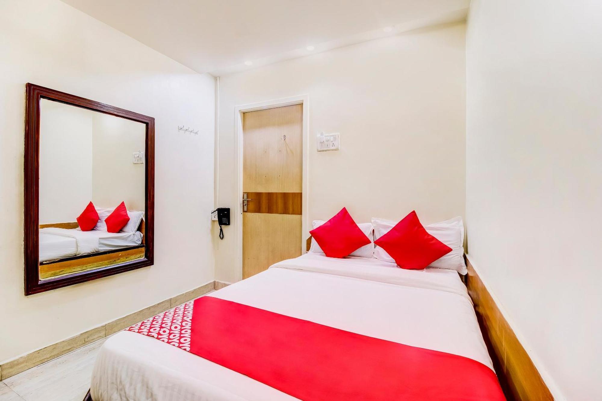 Super Oyo Hotel Dreamland Mumbai Exterior photo