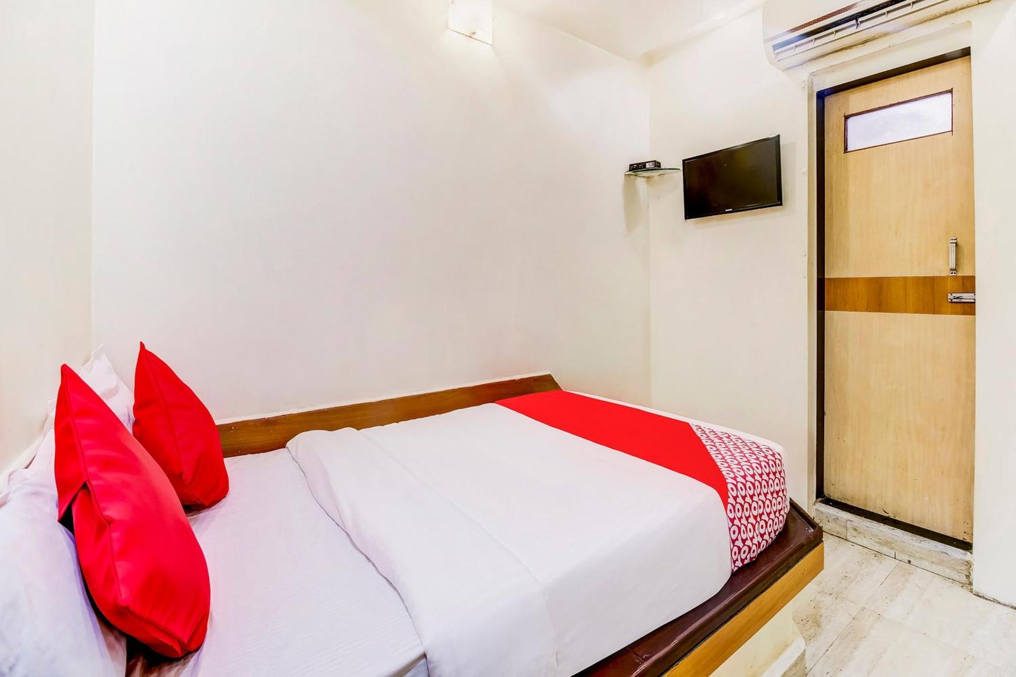 Super Oyo Hotel Dreamland Mumbai Exterior photo