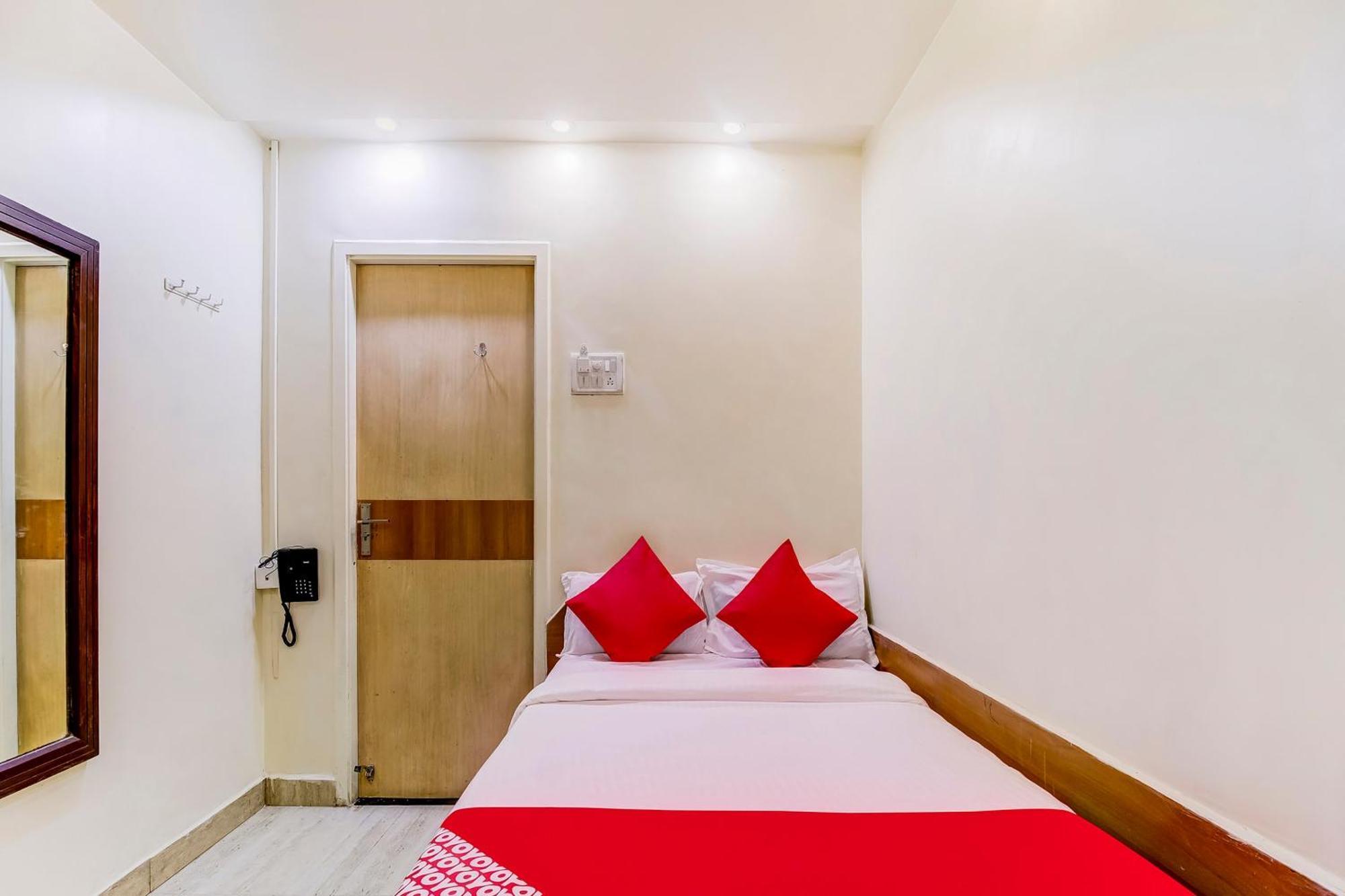 Super Oyo Hotel Dreamland Mumbai Exterior photo