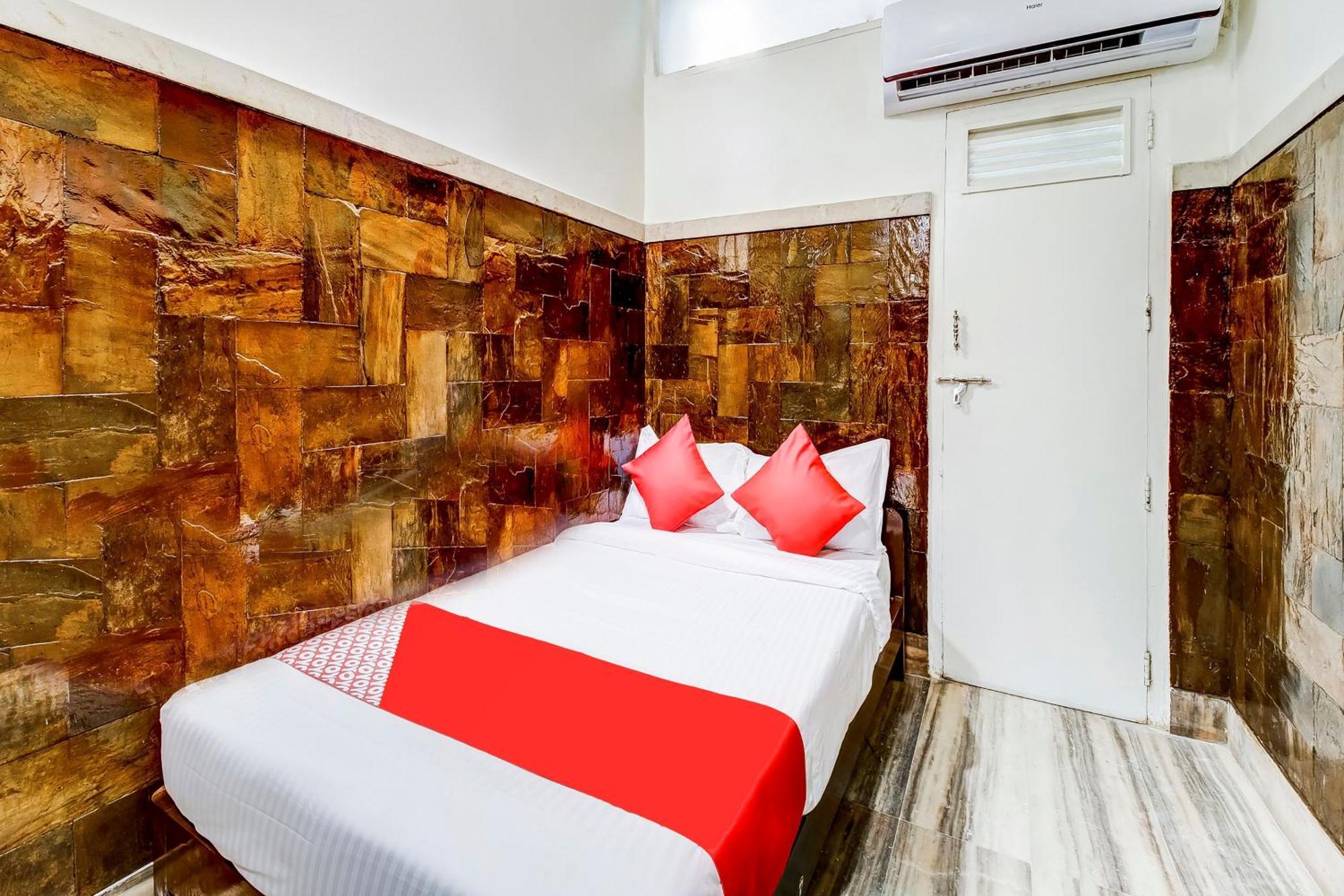Super Oyo Hotel Dreamland Mumbai Exterior photo