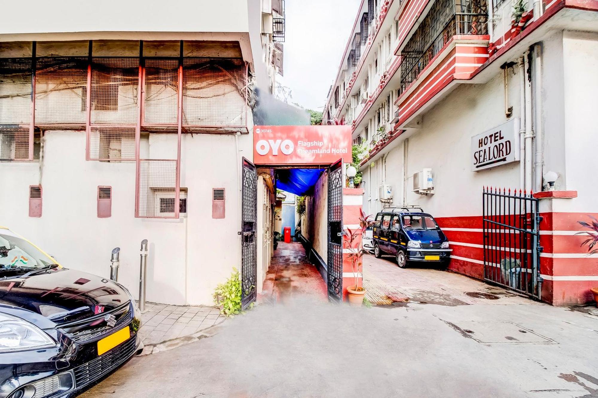 Super Oyo Hotel Dreamland Mumbai Exterior photo