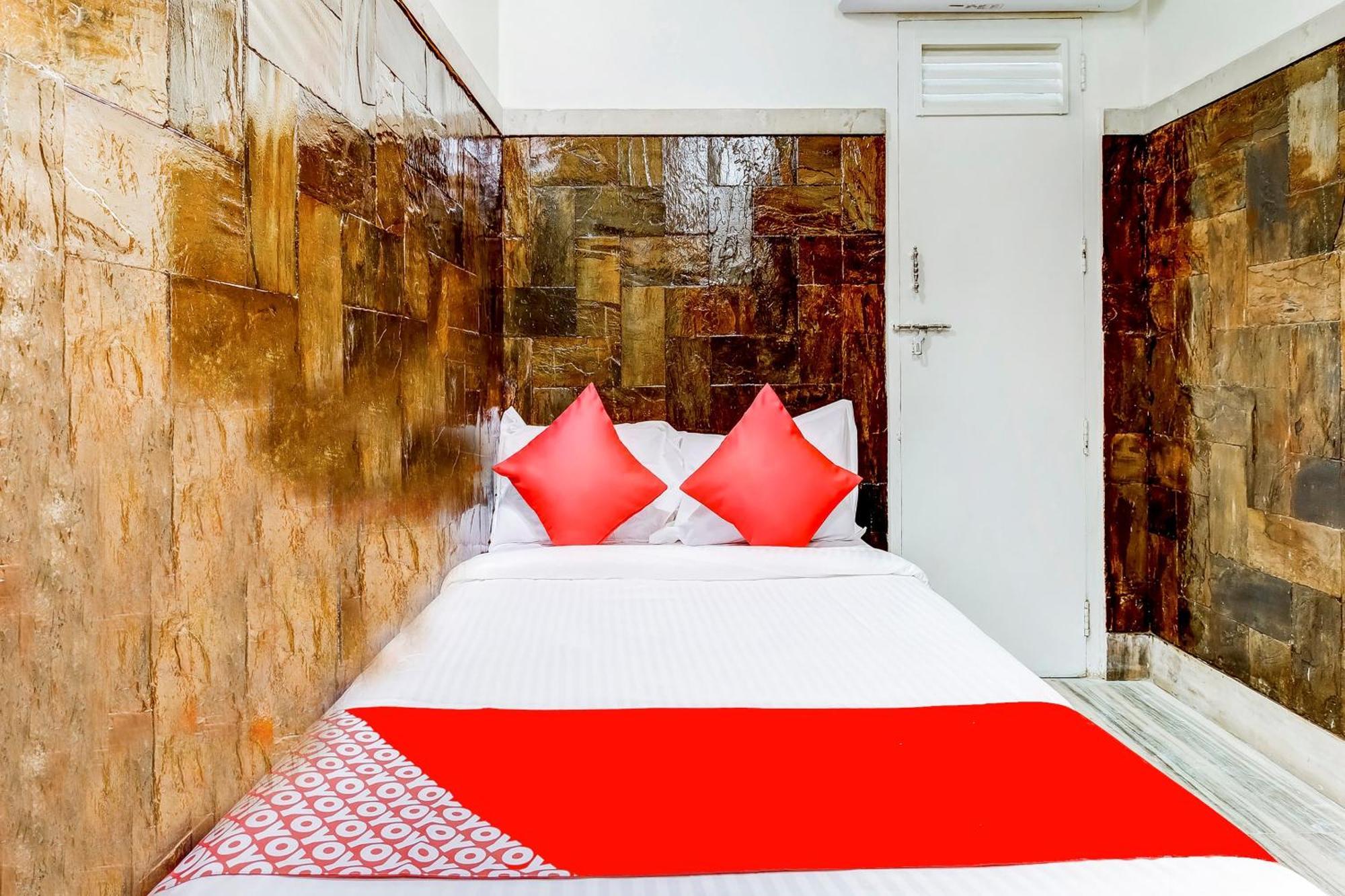 Super Oyo Hotel Dreamland Mumbai Exterior photo