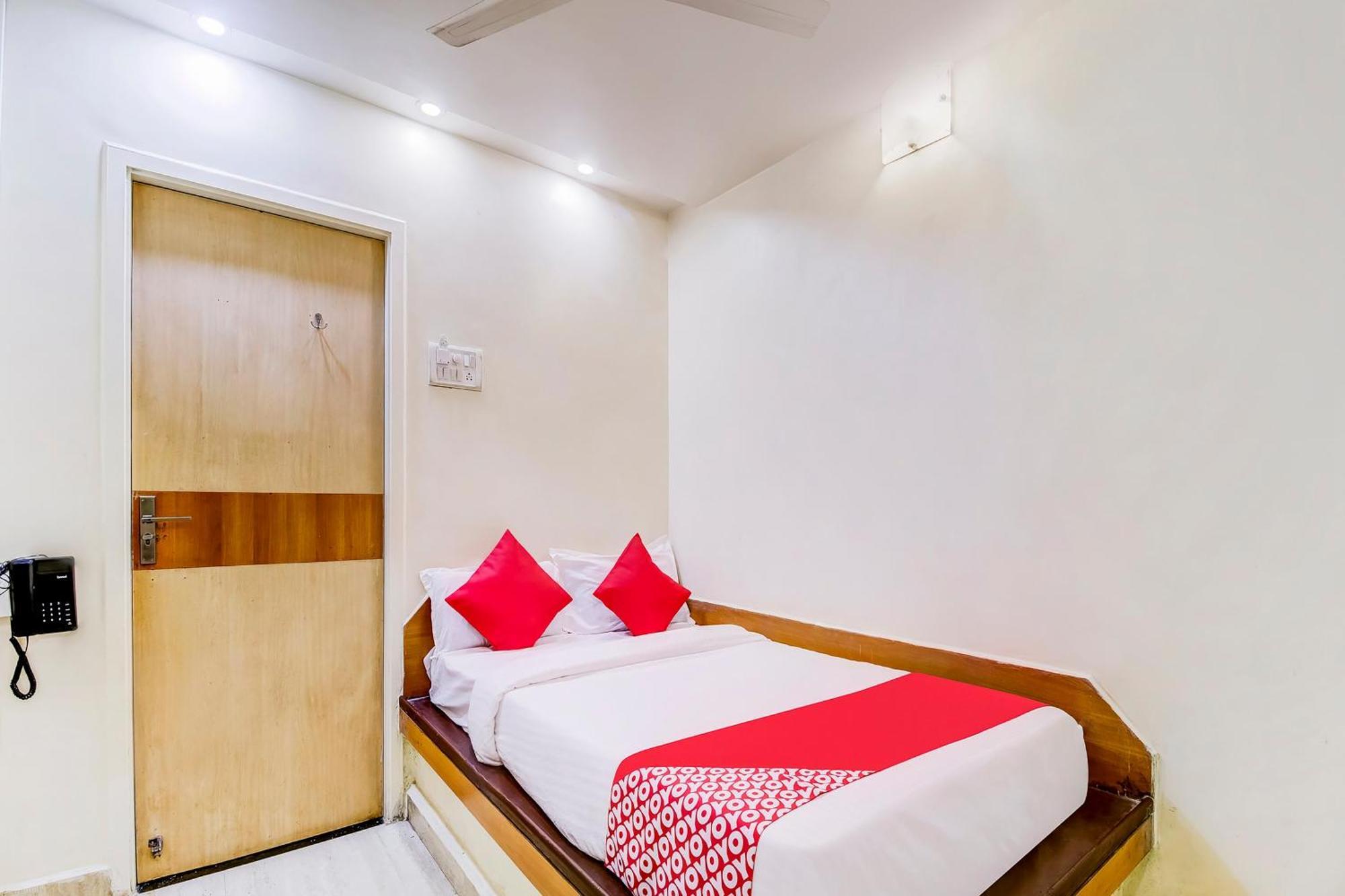 Super Oyo Hotel Dreamland Mumbai Exterior photo