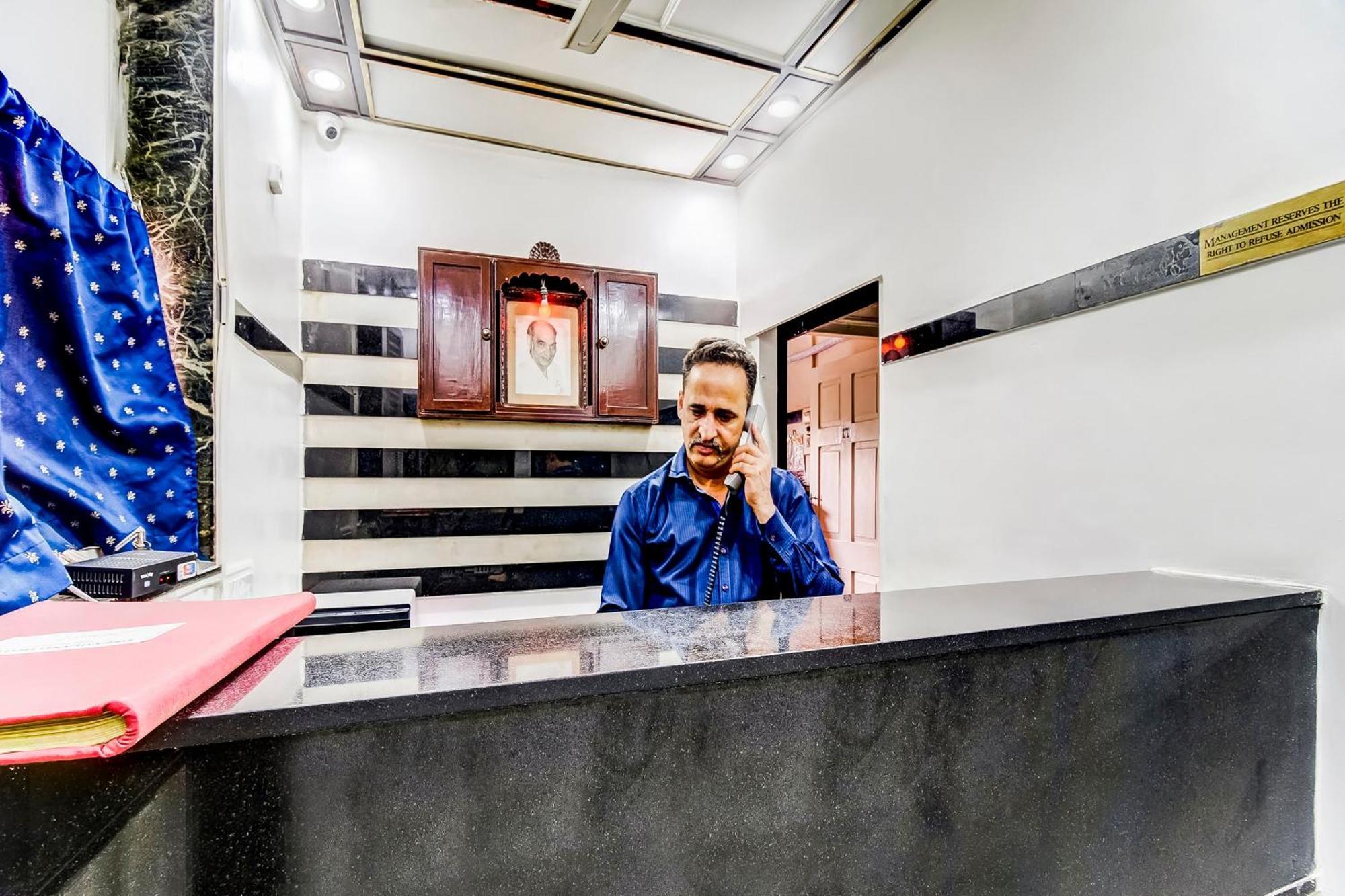 Super Oyo Hotel Dreamland Mumbai Exterior photo