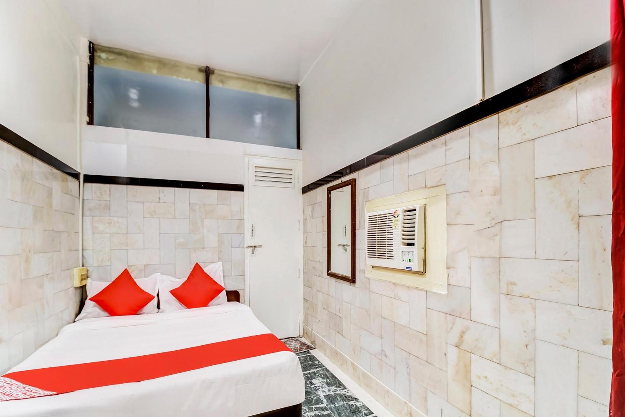 Super Oyo Hotel Dreamland Mumbai Exterior photo