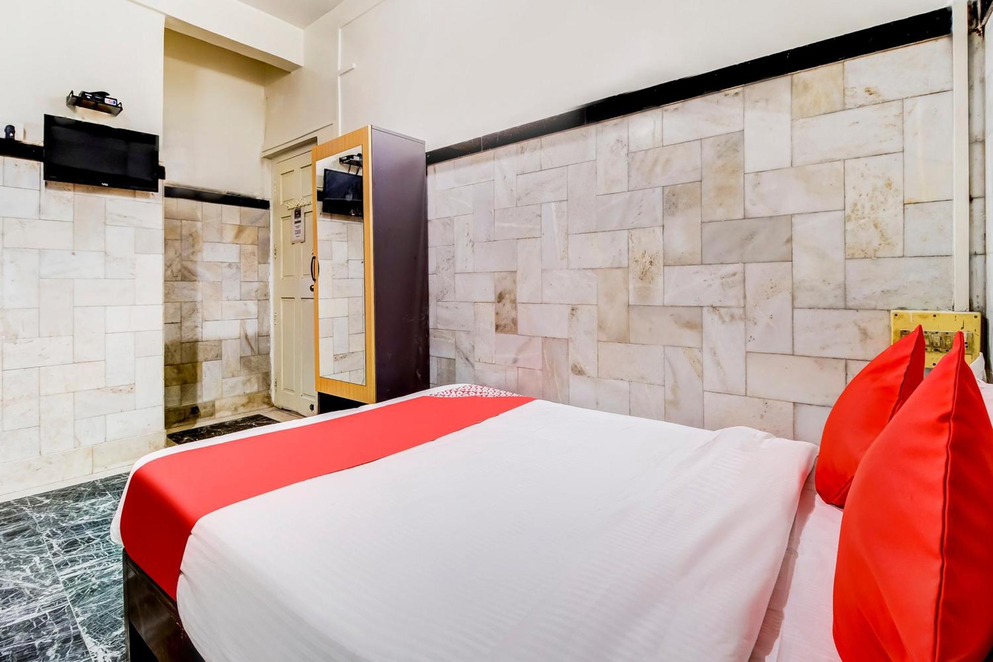 Super Oyo Hotel Dreamland Mumbai Exterior photo